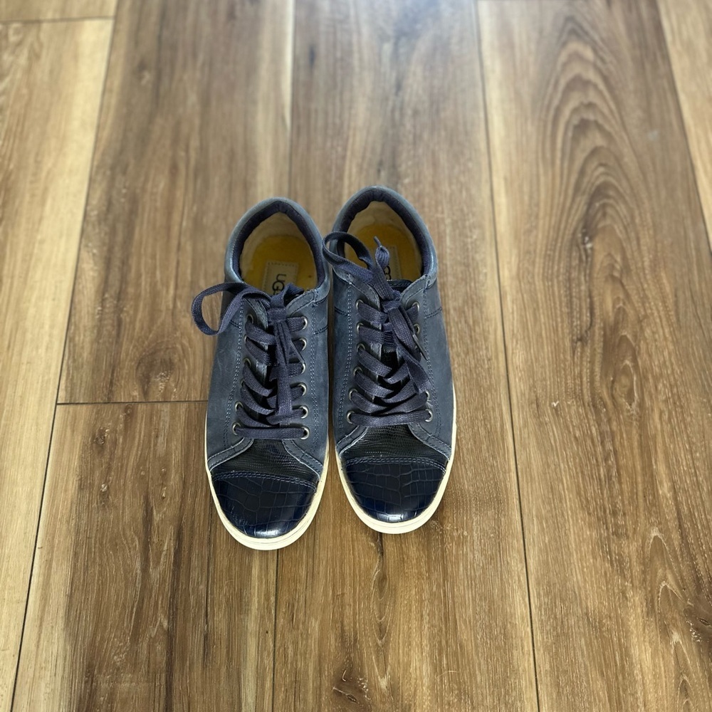 UGG Australia womens Blue leather faux croc Casual Sneakers size 8